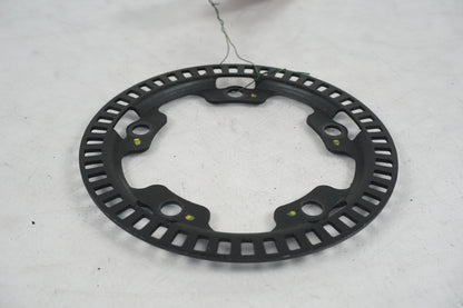 Vänster sida på ABS krans från en Ducati Scrambler 800 -2016 motorcykel.