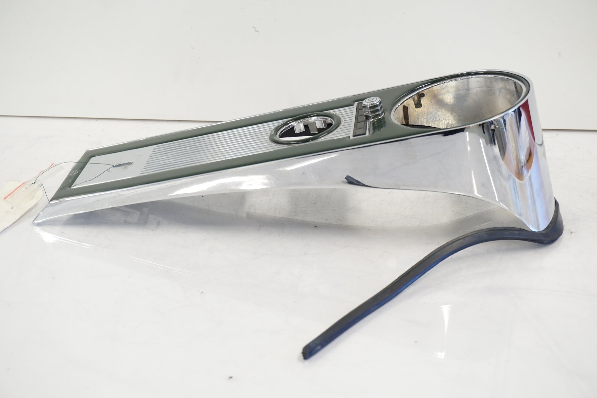 Snett uppifrån på Instrumentkonsoll från en H-D Touring Road King FLHR/I -1997 motorcykel.