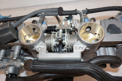 Snett uppifrån på Spjällhus från en Suzuki GSF 650 -2011 motorcykel.