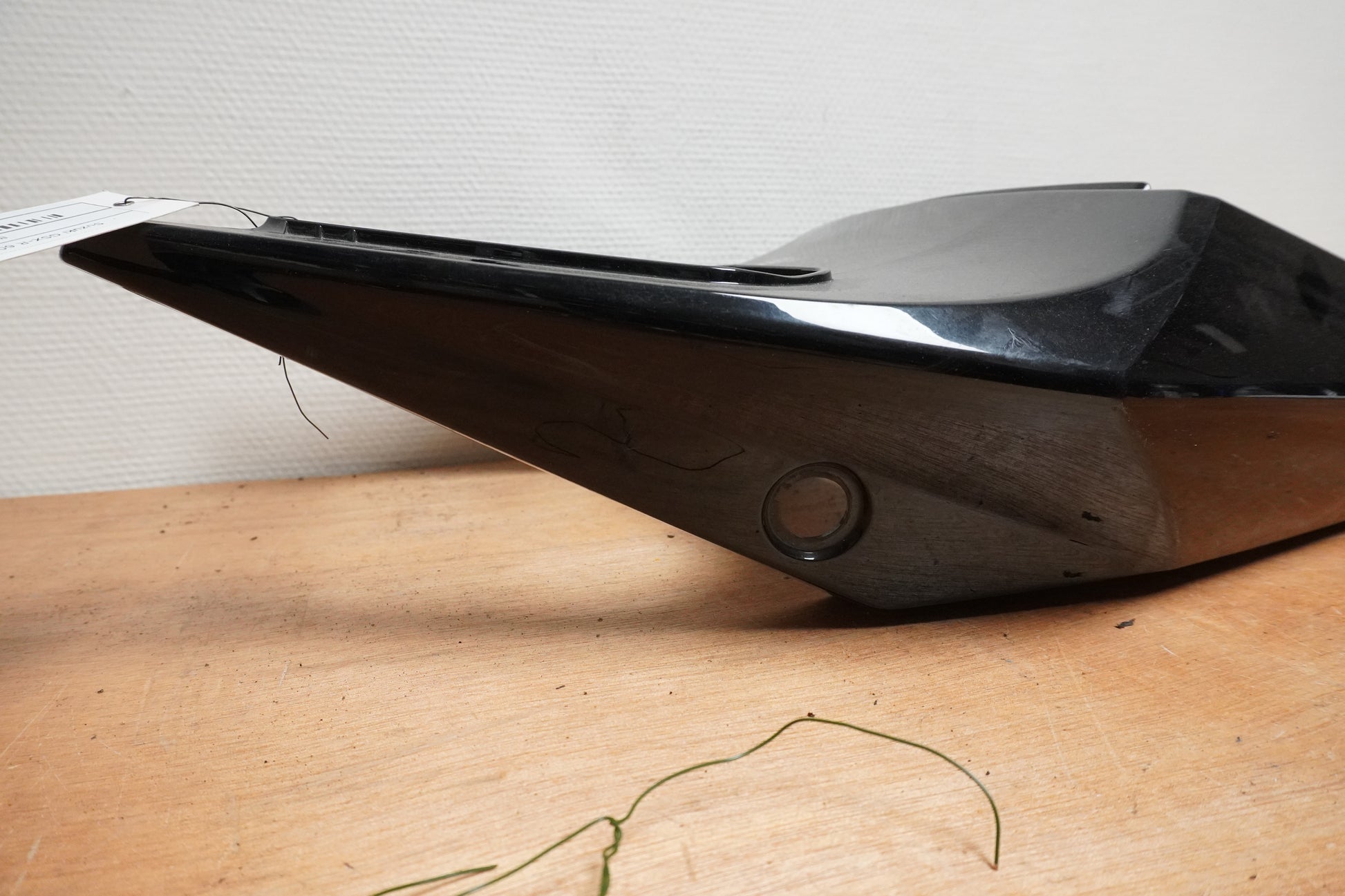 Höger sida på Bakvinge från en Suzuki GSX-R 600 -2004 motorcykel.