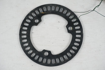 Framsidan på ABS krans från en Yamaha MT-09 Tracer -2016 motorcykel.