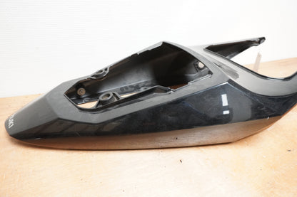 Snett nerifrån på Bakvinge från en Suzuki GSX-R 600 -2004 motorcykel.