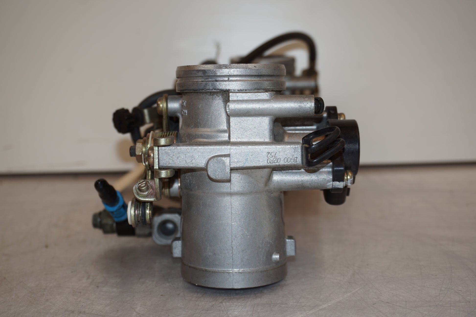 Extrabild2 på Spjällhus från en Suzuki TL 1000 S -1997 motorcykel.