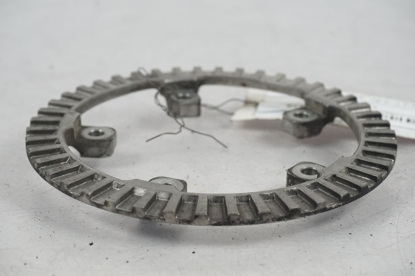 Baksidan på ABS krans från en Yamaha FZ1-SA -2008 motorcykel.