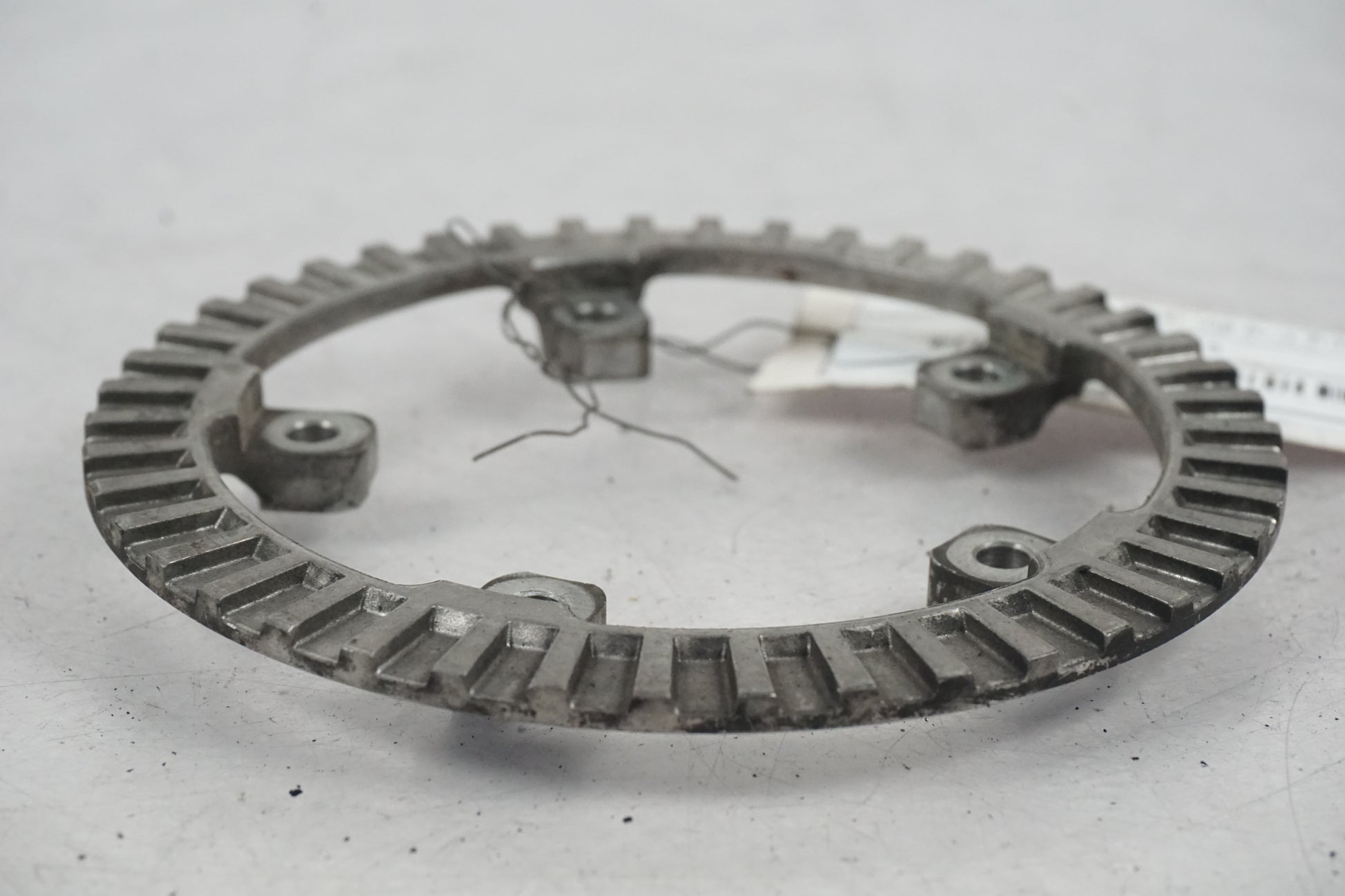 Baksidan på ABS krans från en Yamaha FZ1-SA -2008 motorcykel.