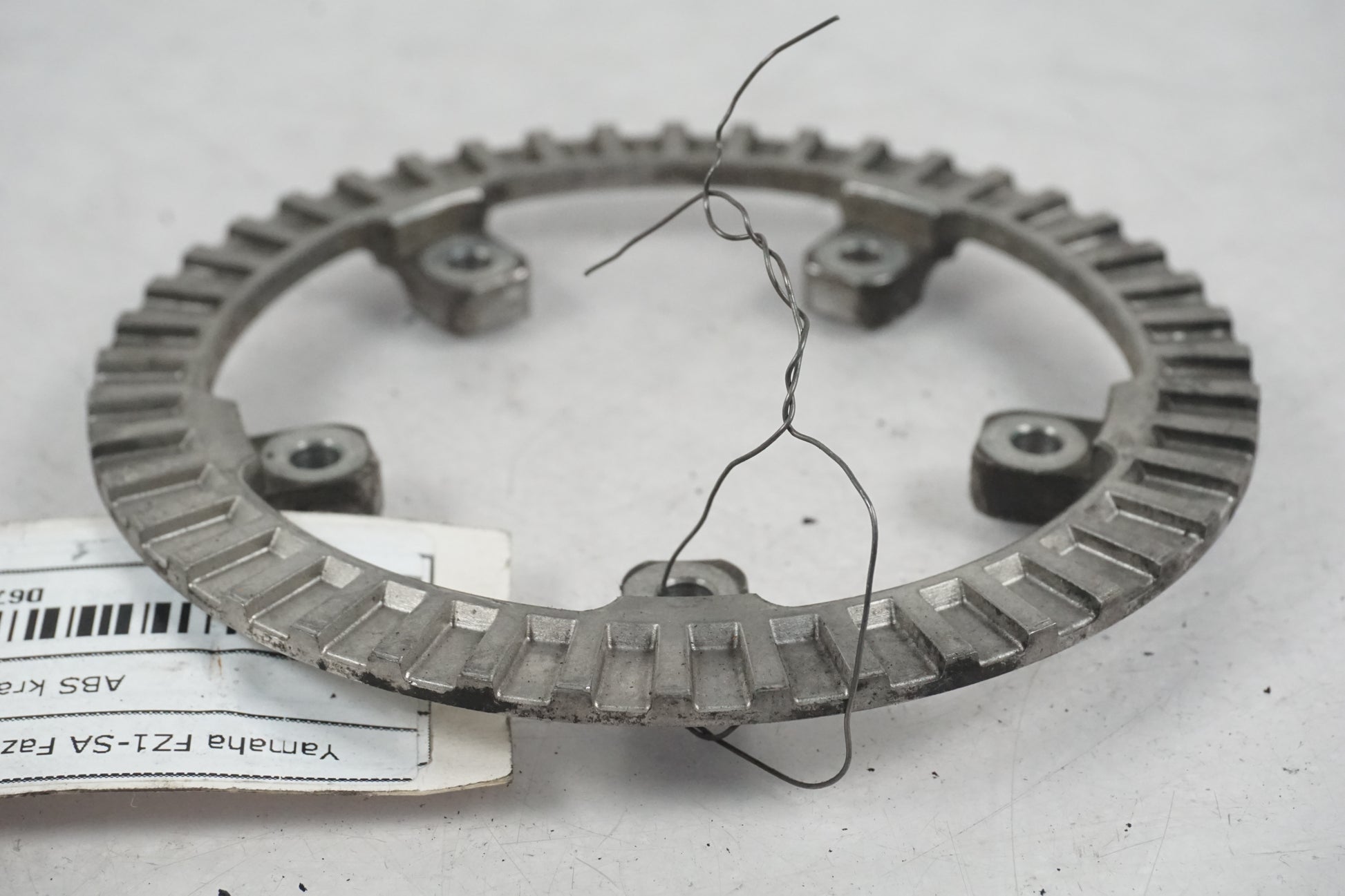 Höger sida på ABS krans från en Yamaha FZ1-SA -2008 motorcykel.