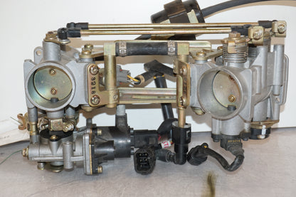 Höger sida på Spjällhus från en Suzuki SV 650 -2006 motorcykel.