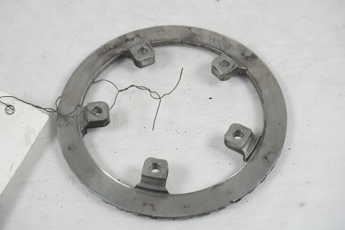 Vänster sida på ABS krans från en Yamaha FZ1-SA -2008 motorcykel.