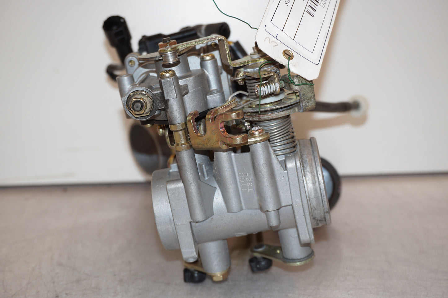 Snett uppifrån på Spjällhus från en Suzuki SV 650 -2006 motorcykel.