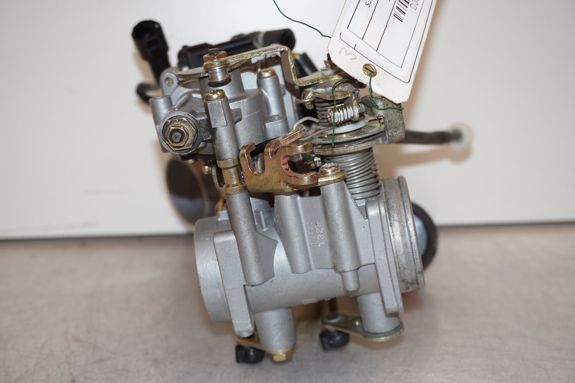 Snett uppifrån på Spjällhus från en Suzuki SV 650 -2006 motorcykel.