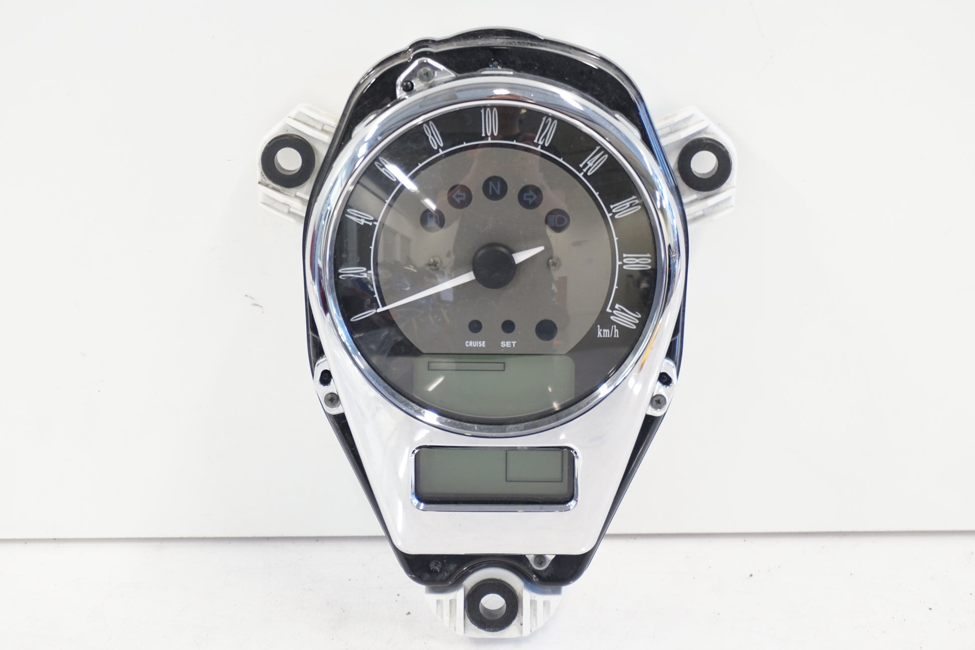 Framsidan på Instrumentpanel från en Kawasaki VN 1700 Classic Tourer -2009 motorcykel.