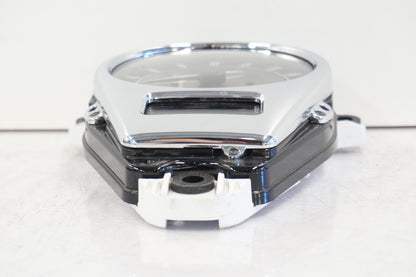 Baksidan på Instrumentpanel från en Kawasaki VN 1700 Classic Tourer -2009 motorcykel.