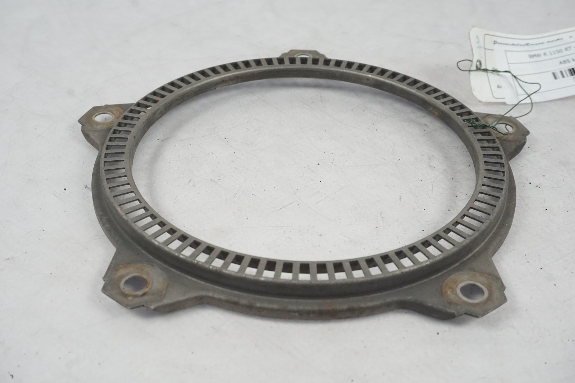 Baksidan på ABS krans från en BMW R 1150 RT -2002 motorcykel.