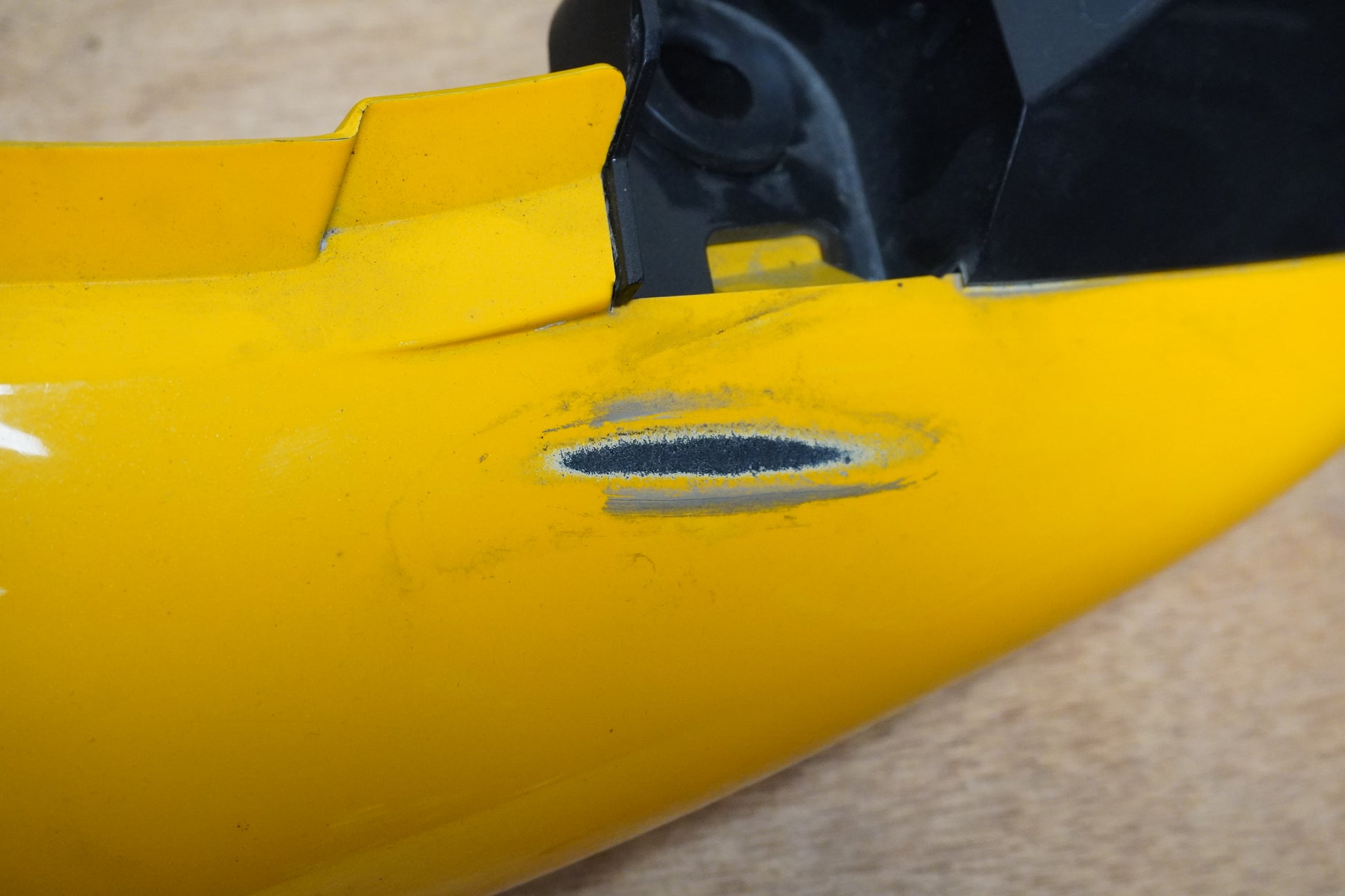 Höger sida på Bakvinge från en Suzuki SV 650 -1999 motorcykel.