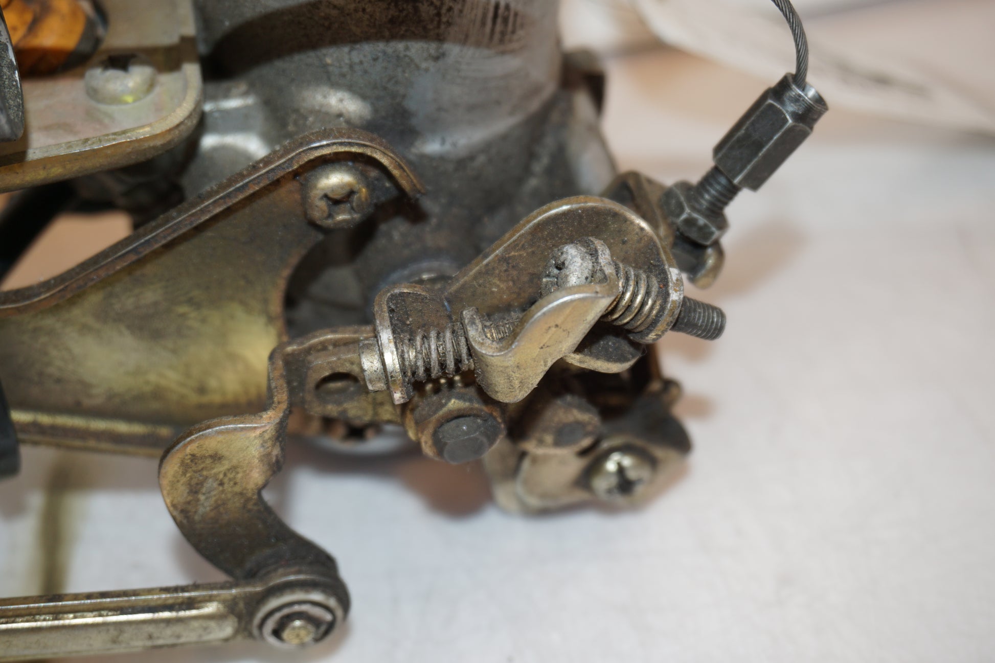 Snett uppifrån på Spjällhus från en Suzuki TL 1000 S -1998 motorcykel.