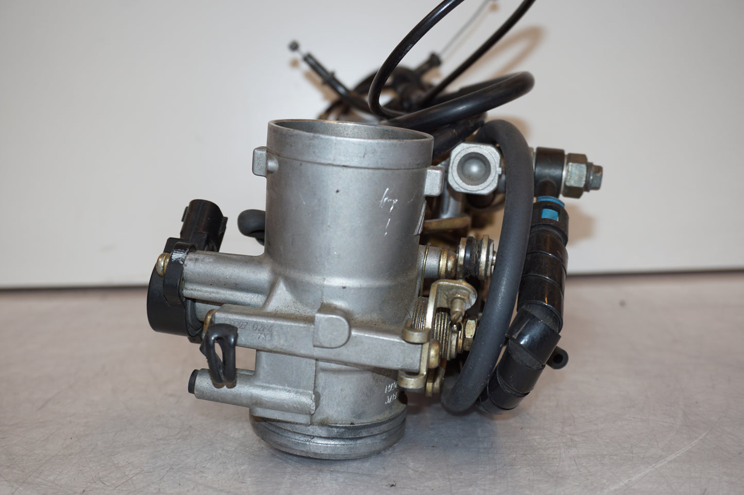 Snett nerifrån på Spjällhus från en Suzuki TL 1000 S -1998 motorcykel.