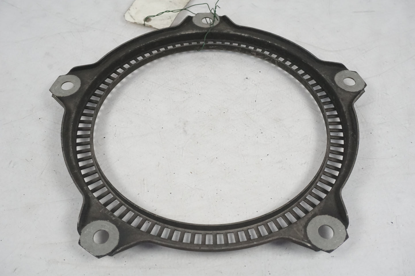 Baksidan på ABS krans från en BMW R 1100 S -2001 motorcykel.