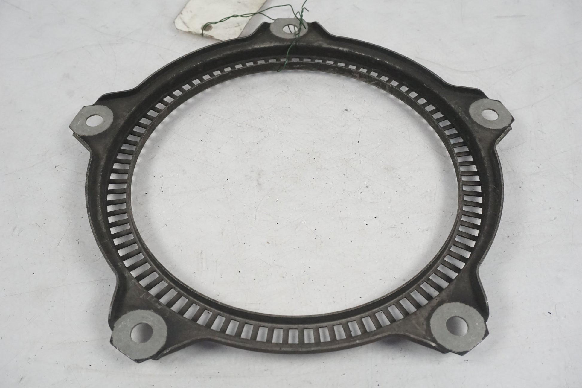 Baksidan på ABS krans från en BMW R 1100 S -2001 motorcykel.