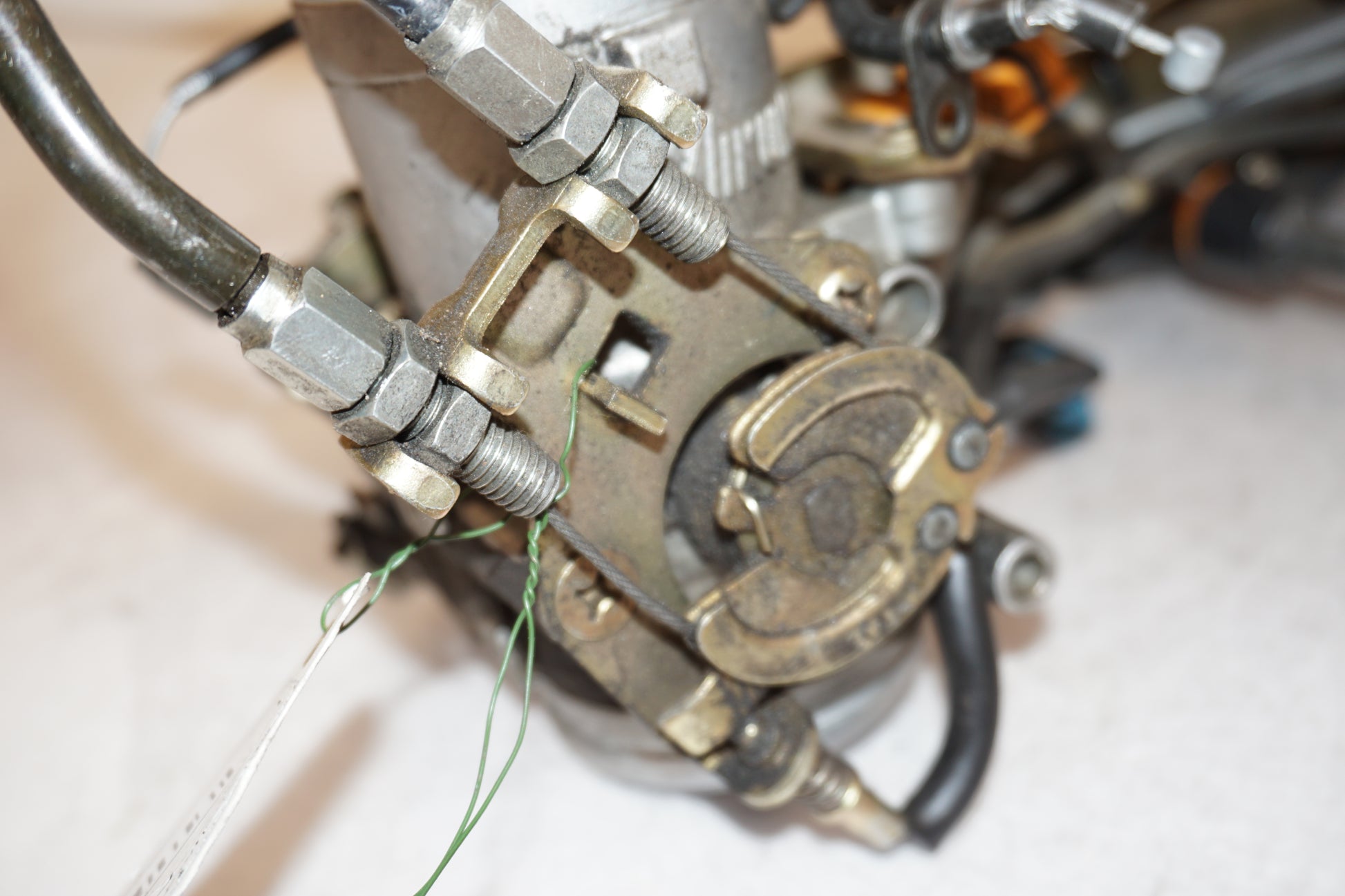 Extrabild2 på Spjällhus från en Suzuki TL 1000 S -1998 motorcykel.