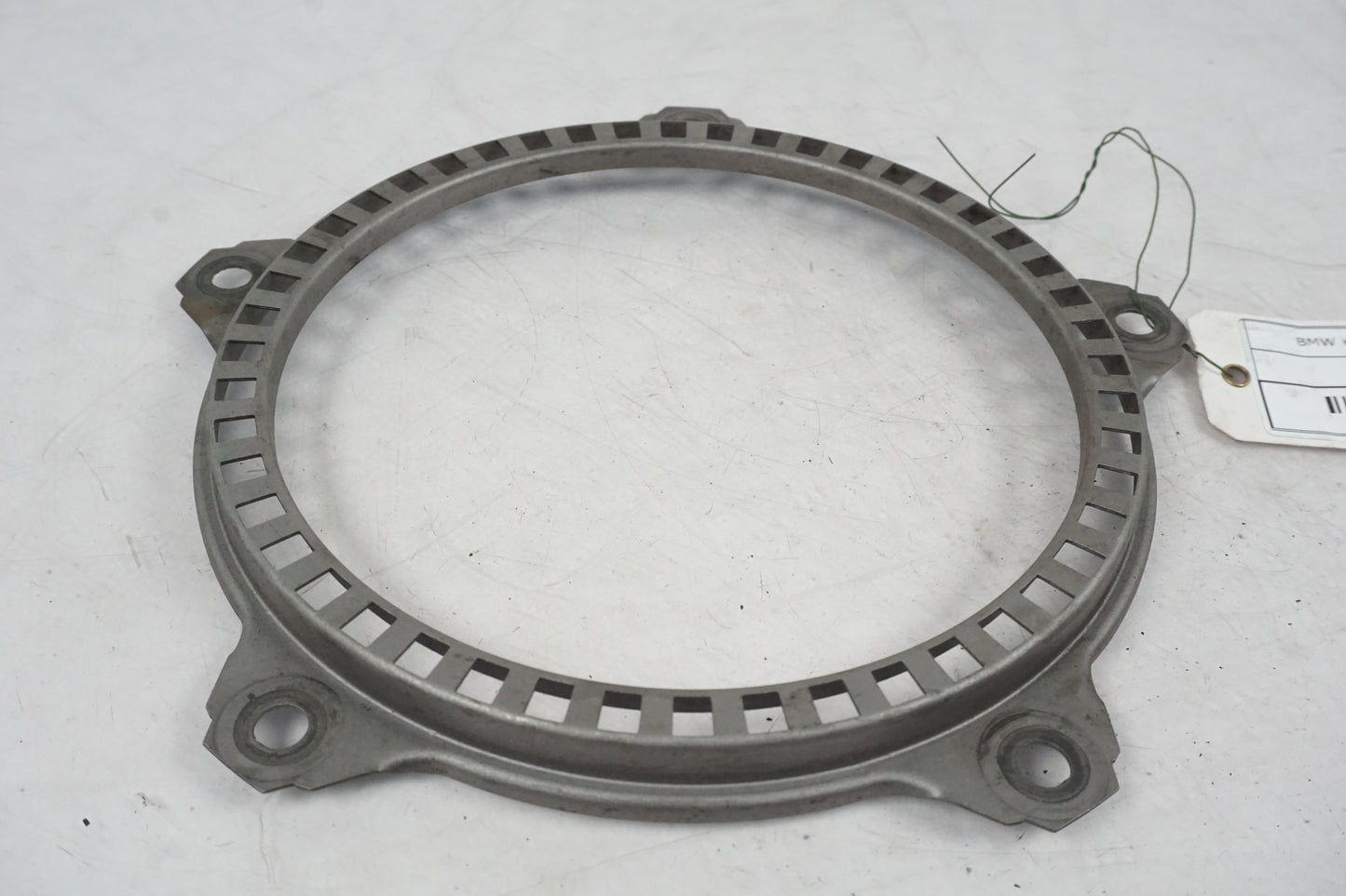 Baksidan på ABS krans från en BMW K 1200 R Sport -2007 motorcykel.