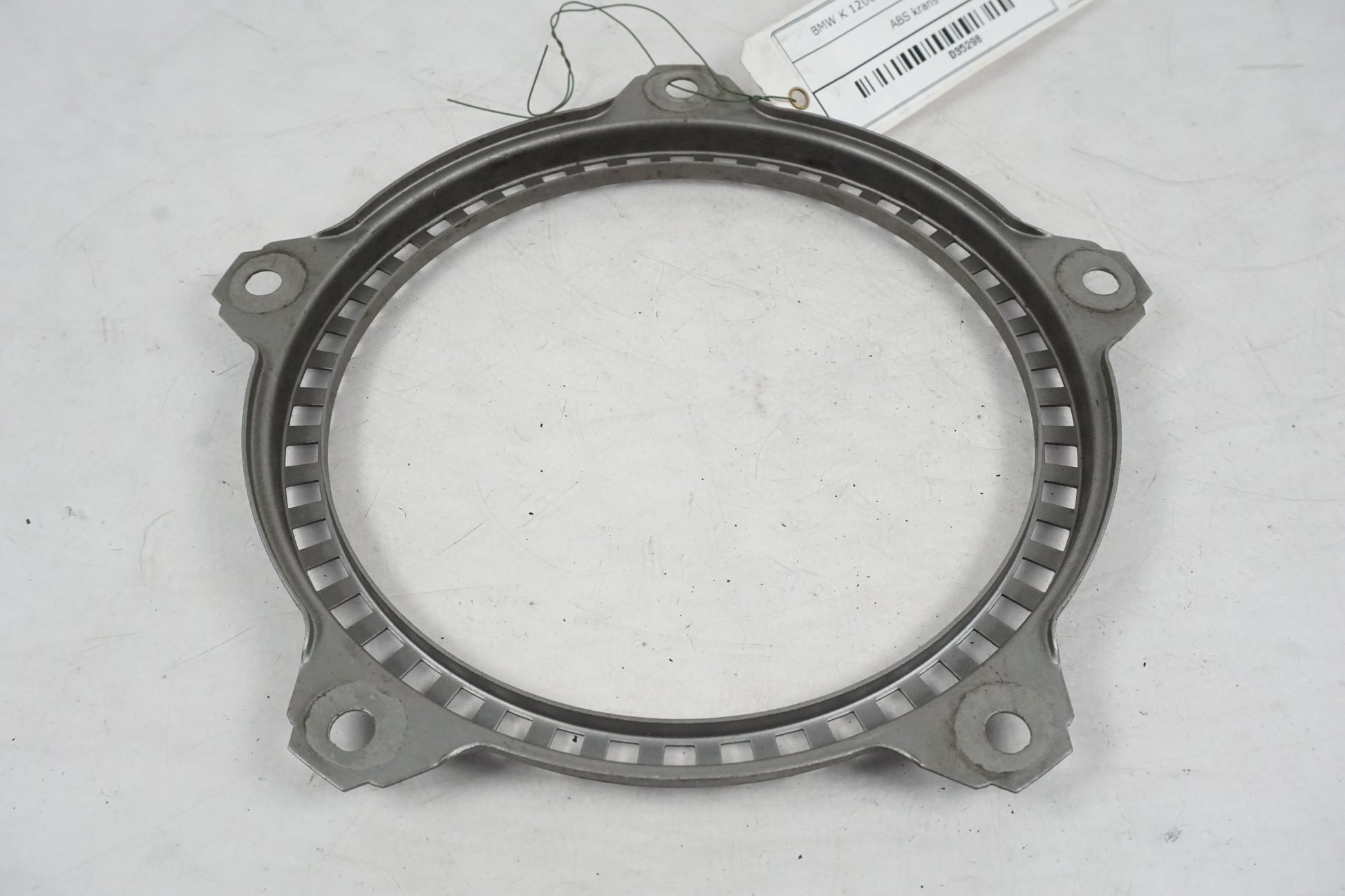 Höger sida på ABS krans från en BMW K 1200 R Sport -2007 motorcykel.