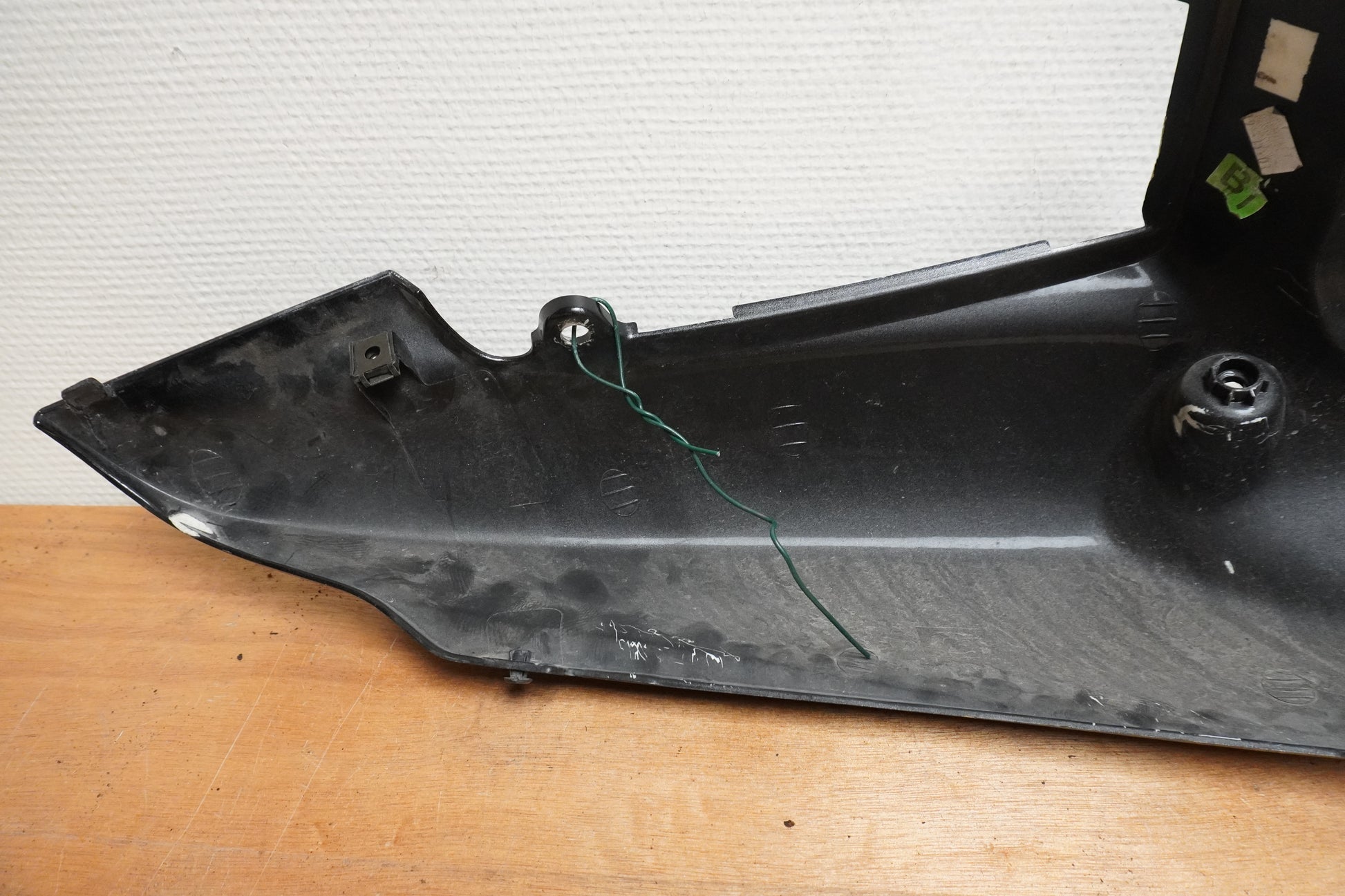 Snett uppifrån på Bakvinge från en Triumph Speed Triple -2005 motorcykel.