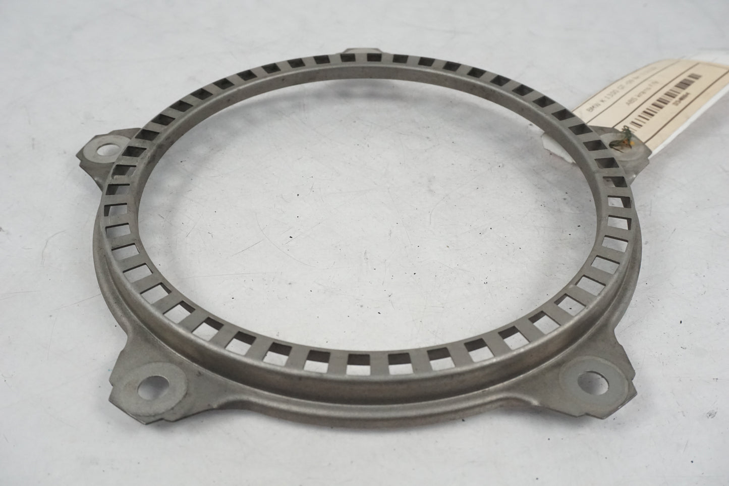 Baksidan på ABS krans från en BMW K 1300 GT -2009 motorcykel.