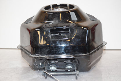 Höger sida på Bensintank från en Yamaha MT-07 Tracer -2016 motorcykel.