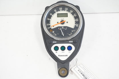 Framsidan på Instrumentpanel från en Kawasaki VN 900 -2007 motorcykel.