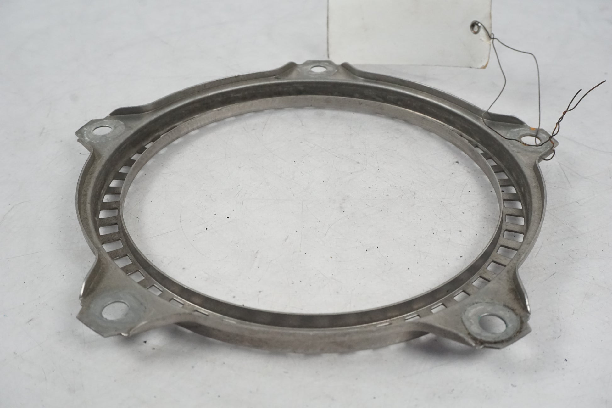 Höger sida på ABS krans från en BMW K 1600 -2018 motorcykel.