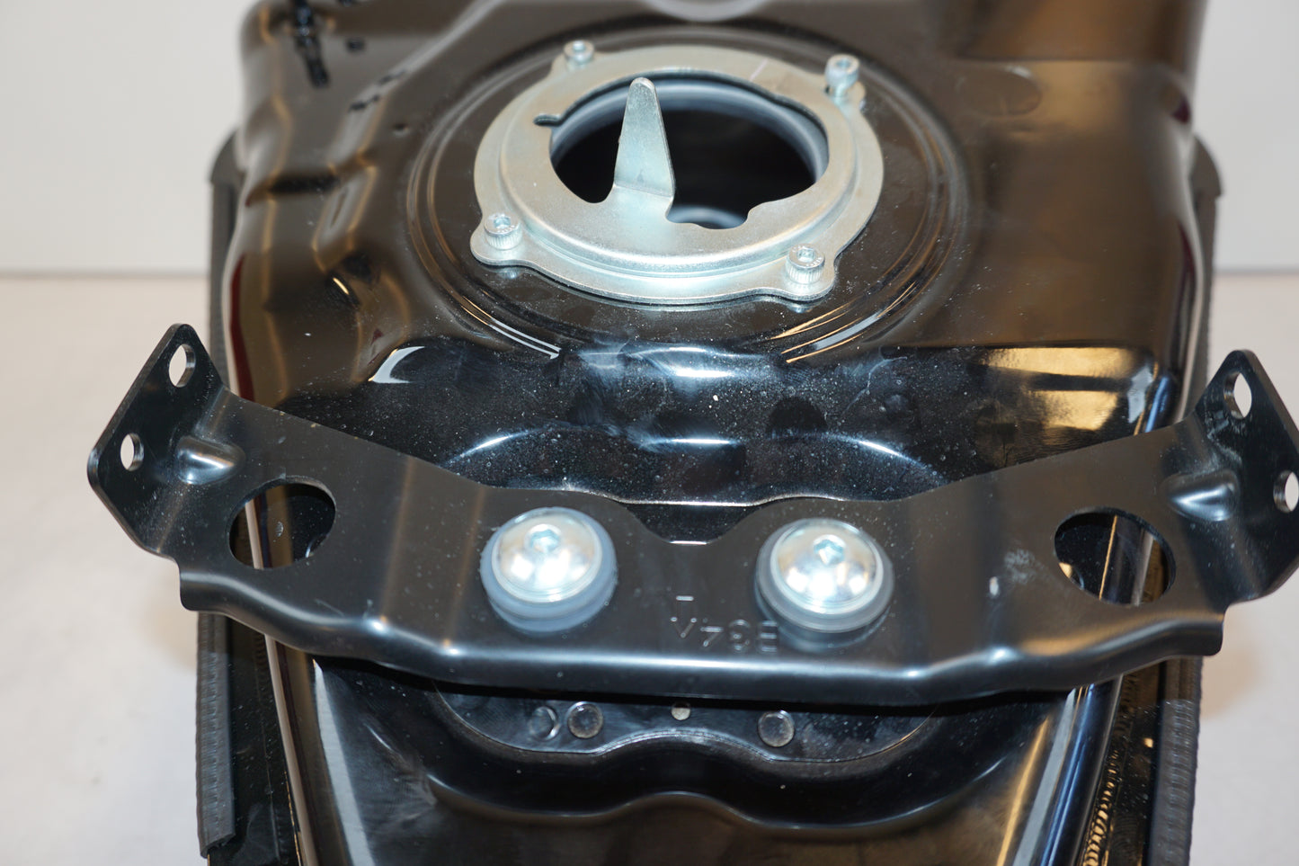 Extrabild2 på Bensintank från en Yamaha MT-07 Tracer -2016 motorcykel.