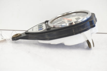 Baksidan på Instrumentpanel från en Kawasaki VN 900 -2007 motorcykel.