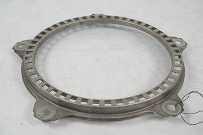 Baksidan på ABS krans från en BMW F 800 R -2011 motorcykel.