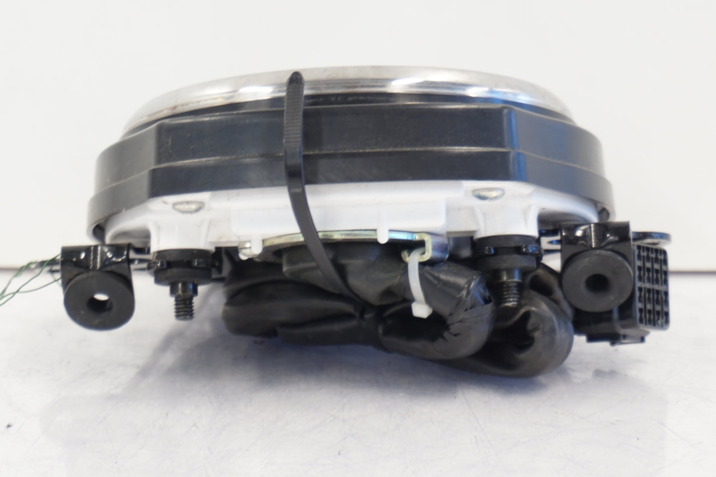 Vänster sida på Instrumentkonsoll från en Kawasaki VN 2000 -2006 motorcykel.