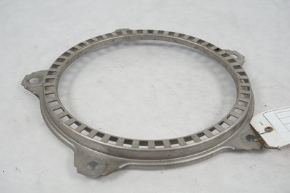 Baksidan på ABS krans från en BMW F 800 R -2010 motorcykel.