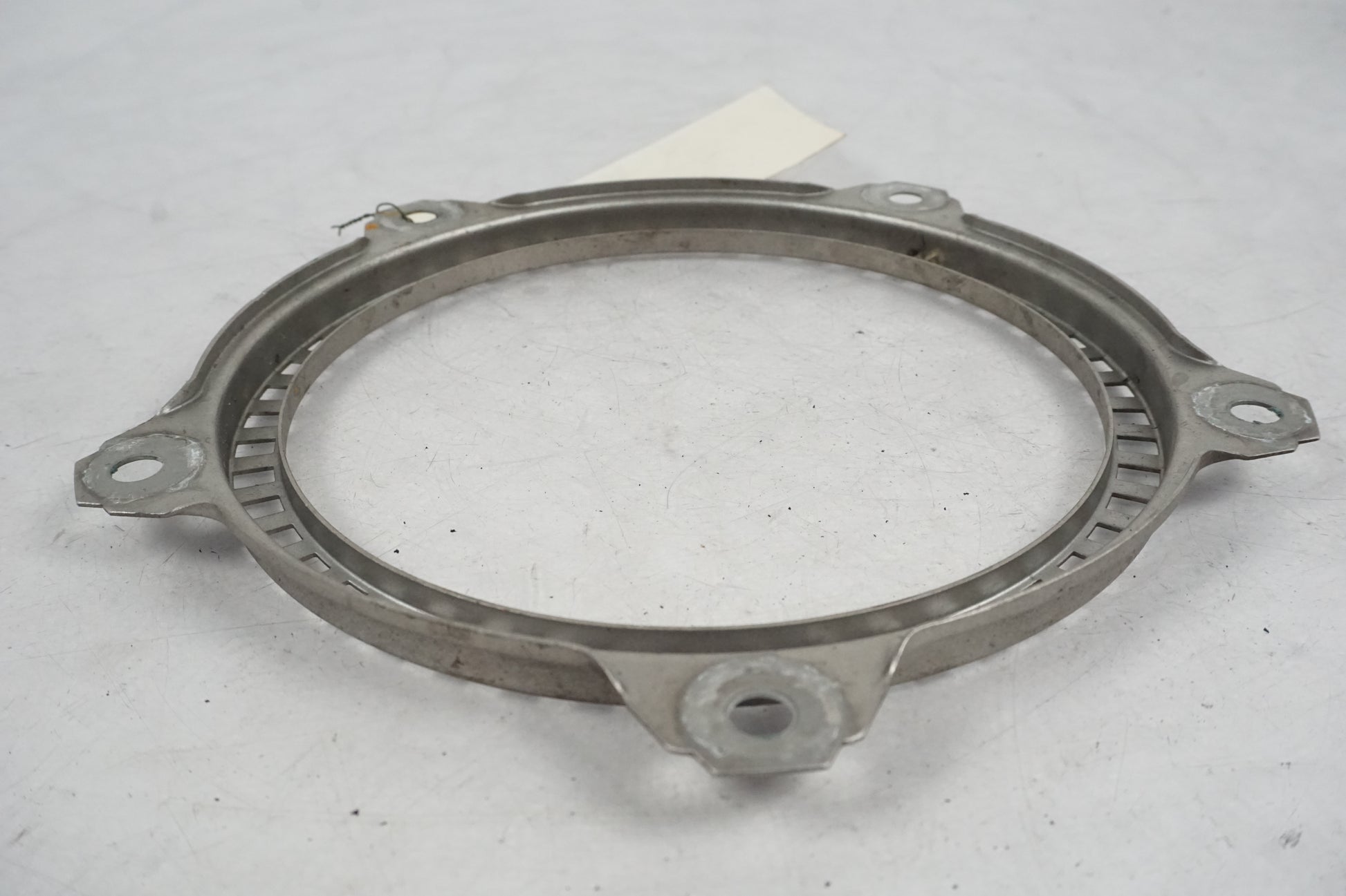 Höger sida på ABS krans från en BMW F 800 R -2010 motorcykel.