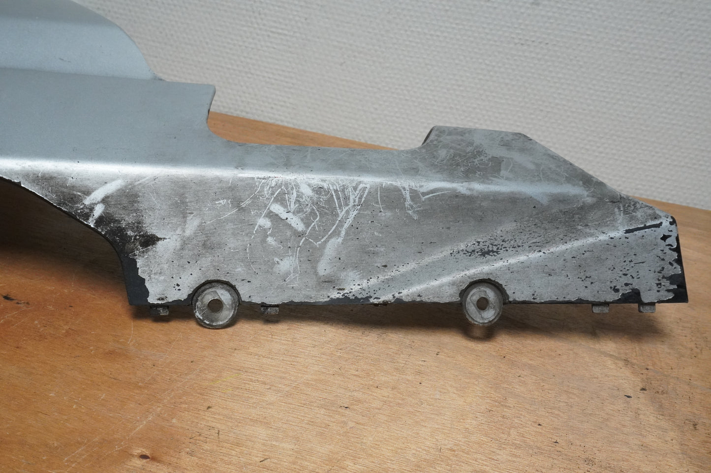 Snett uppifrån på Sidkåpa från en Suzuki GSX-R 1000 -2003 motorcykel.