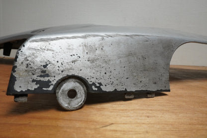 Snett nerifrån på Sidkåpa från en Suzuki GSX-R 1000 -2003 motorcykel.