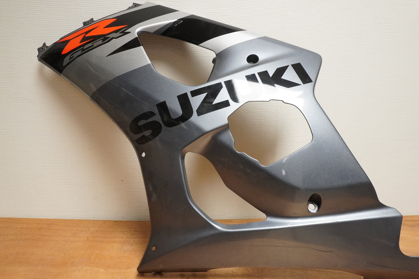 Framsidan på Sidkåpa från en Suzuki GSX-R 1000 -2003 motorcykel.