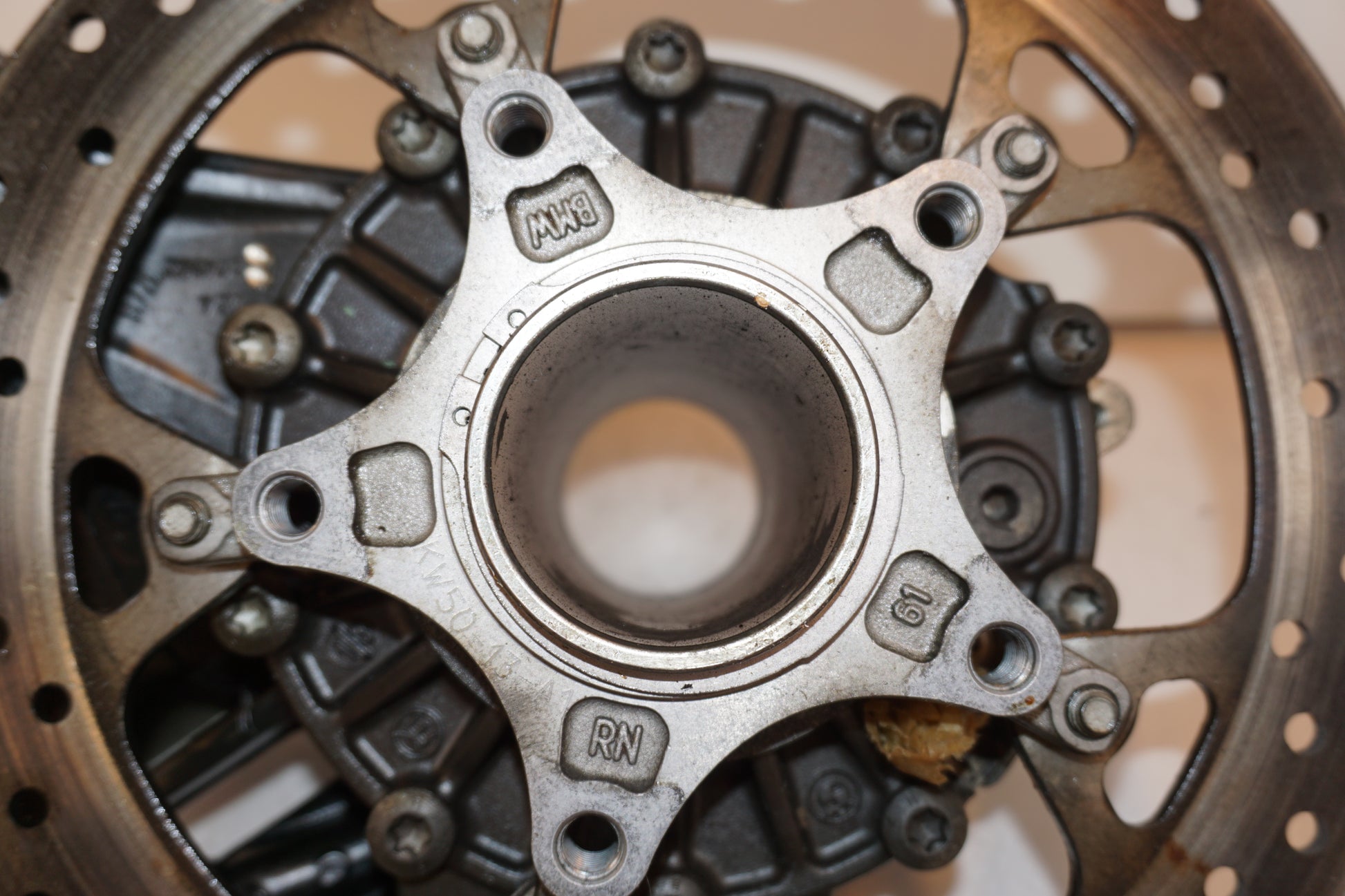 Extrabild7 på Slutväxel från en BMW R 1200 GSA -2014 motorcykel.