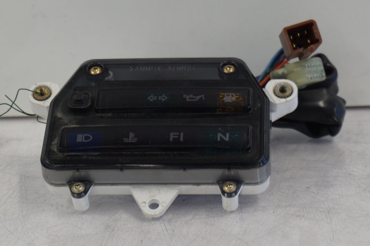 Baksidan på Instrumentpanel från en Honda VTX 1800 -2002 motorcykel.