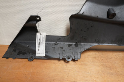 Snett nerifrån på Sidkåpa från en Suzuki GSX-R 1000 -2003 motorcykel.