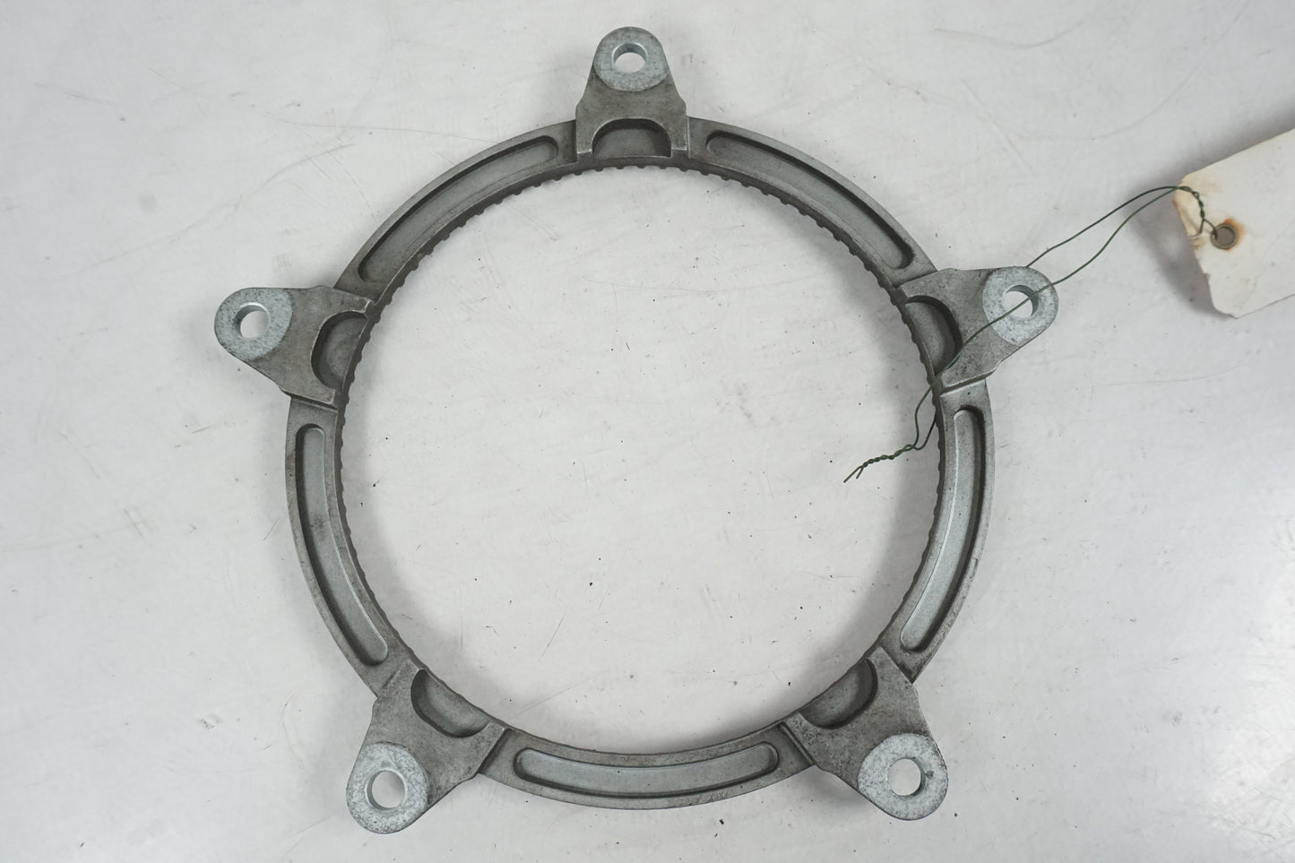 Vänster sida på ABS krans från en BMW R 1100 S -1999 motorcykel.