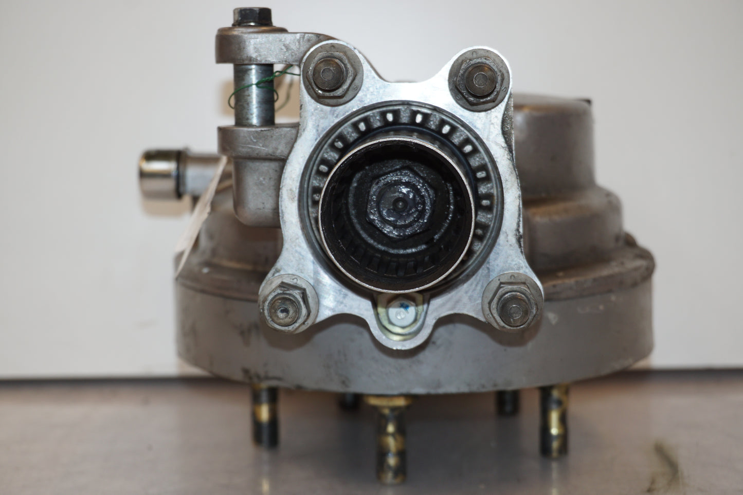 Baksidan på Slutväxel från en Honda VT 750 -2004 motorcykel.