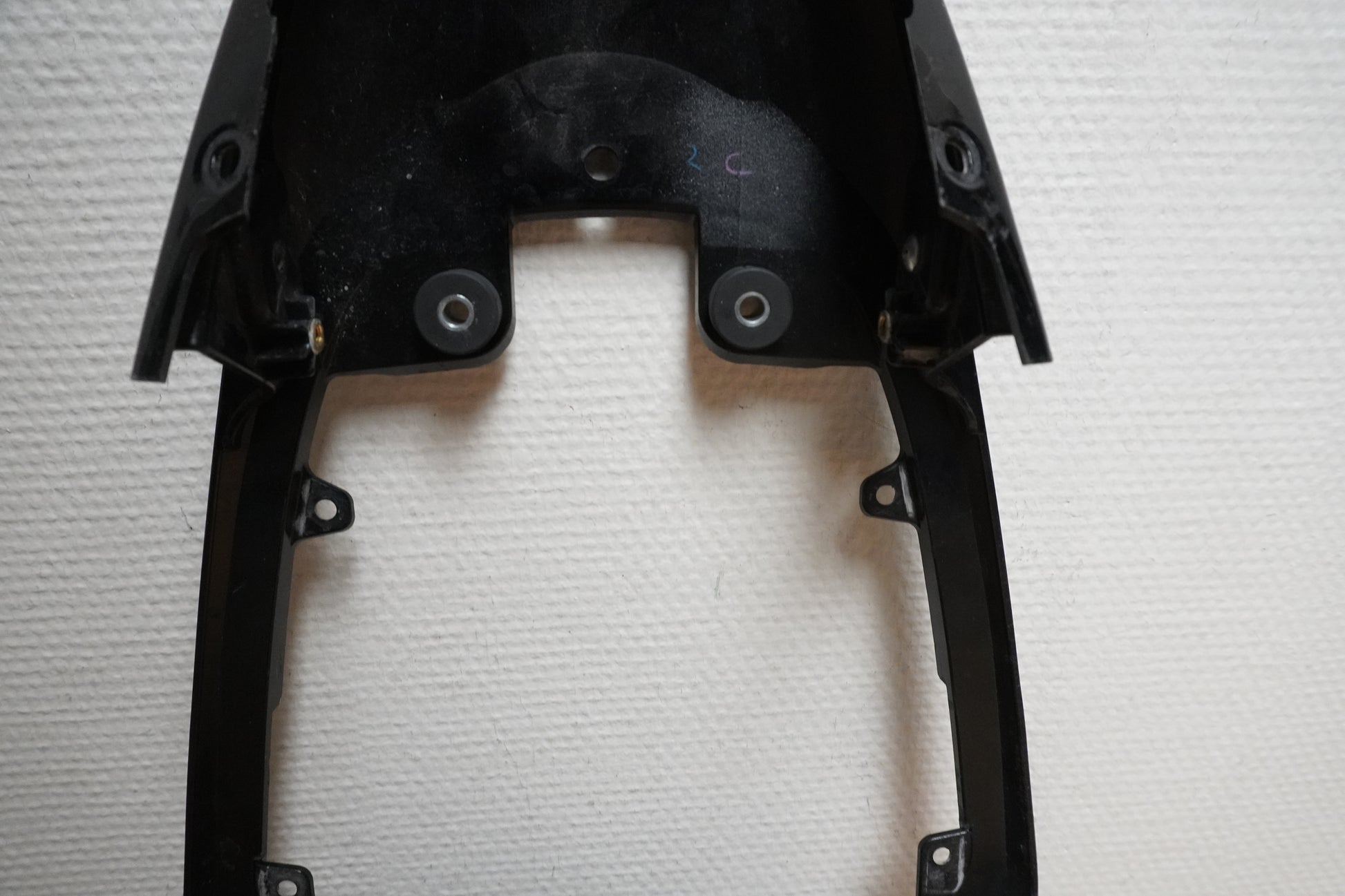 Snett uppifrån på Bakvinge från en Suzuki GSX-R 1000 -2007 motorcykel.