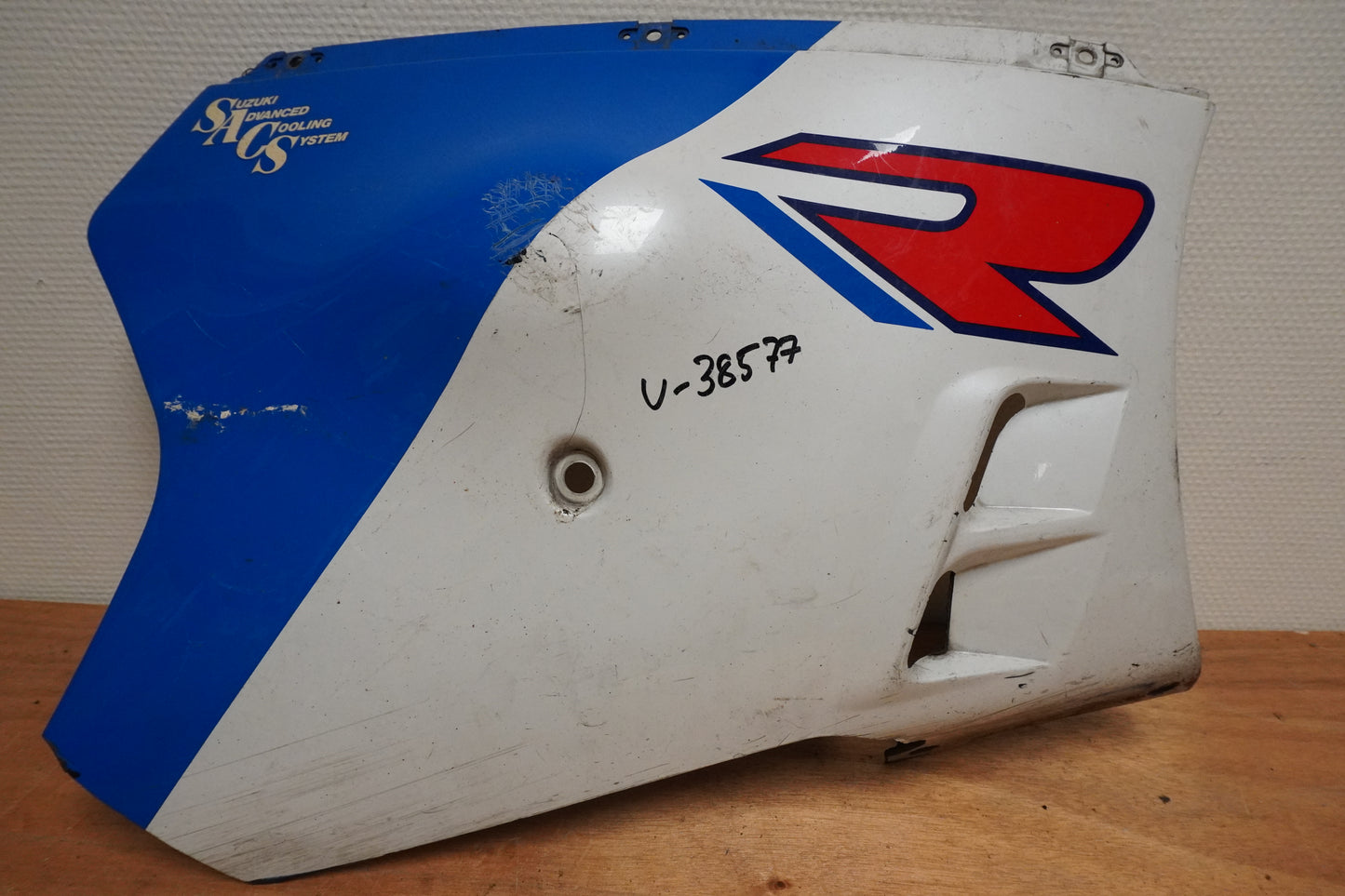 Framsidan på Magkåpa från en Suzuki GSX-R 750 -1988 motorcykel.