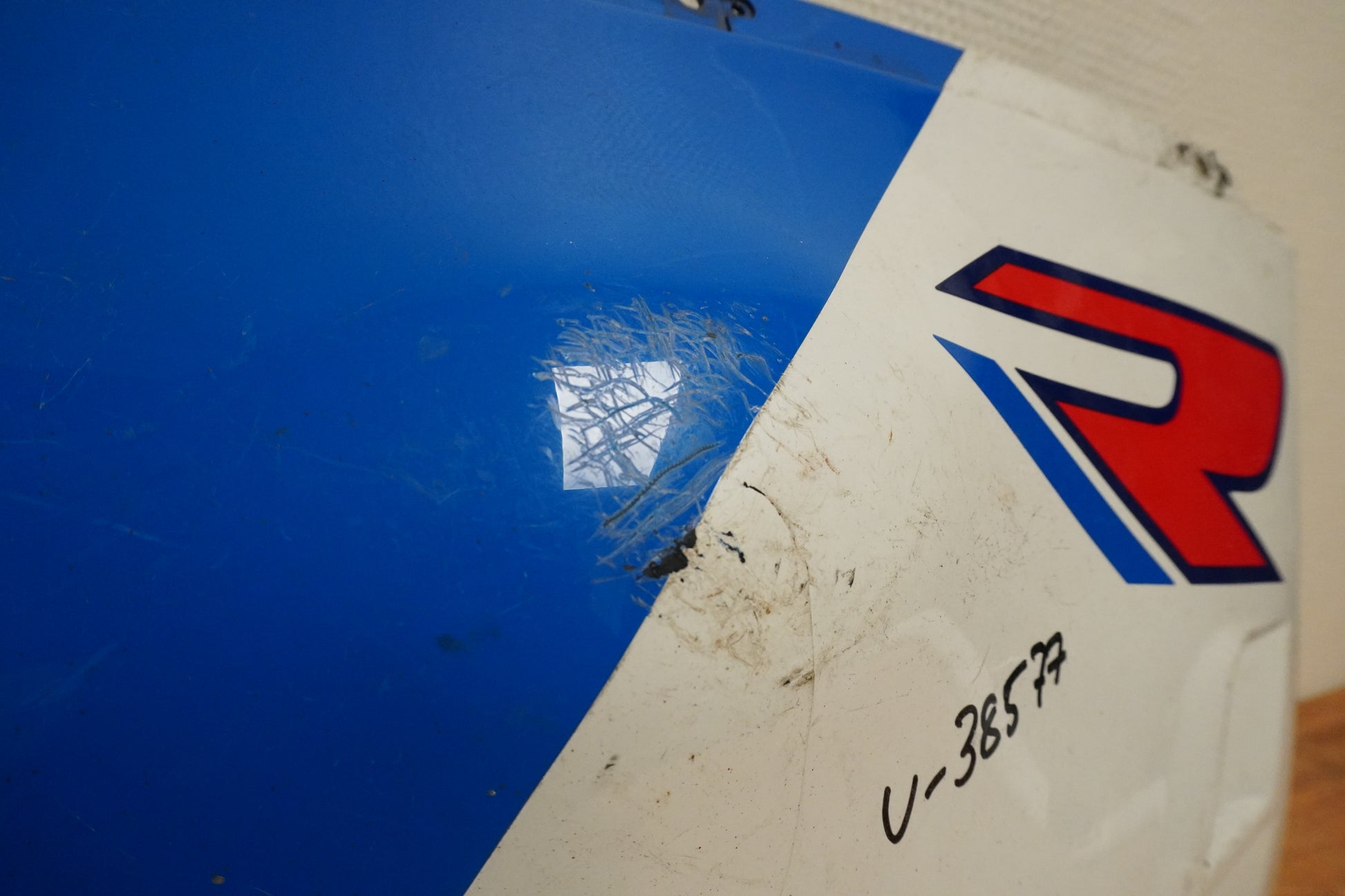 Baksidan på Magkåpa från en Suzuki GSX-R 750 -1988 motorcykel.