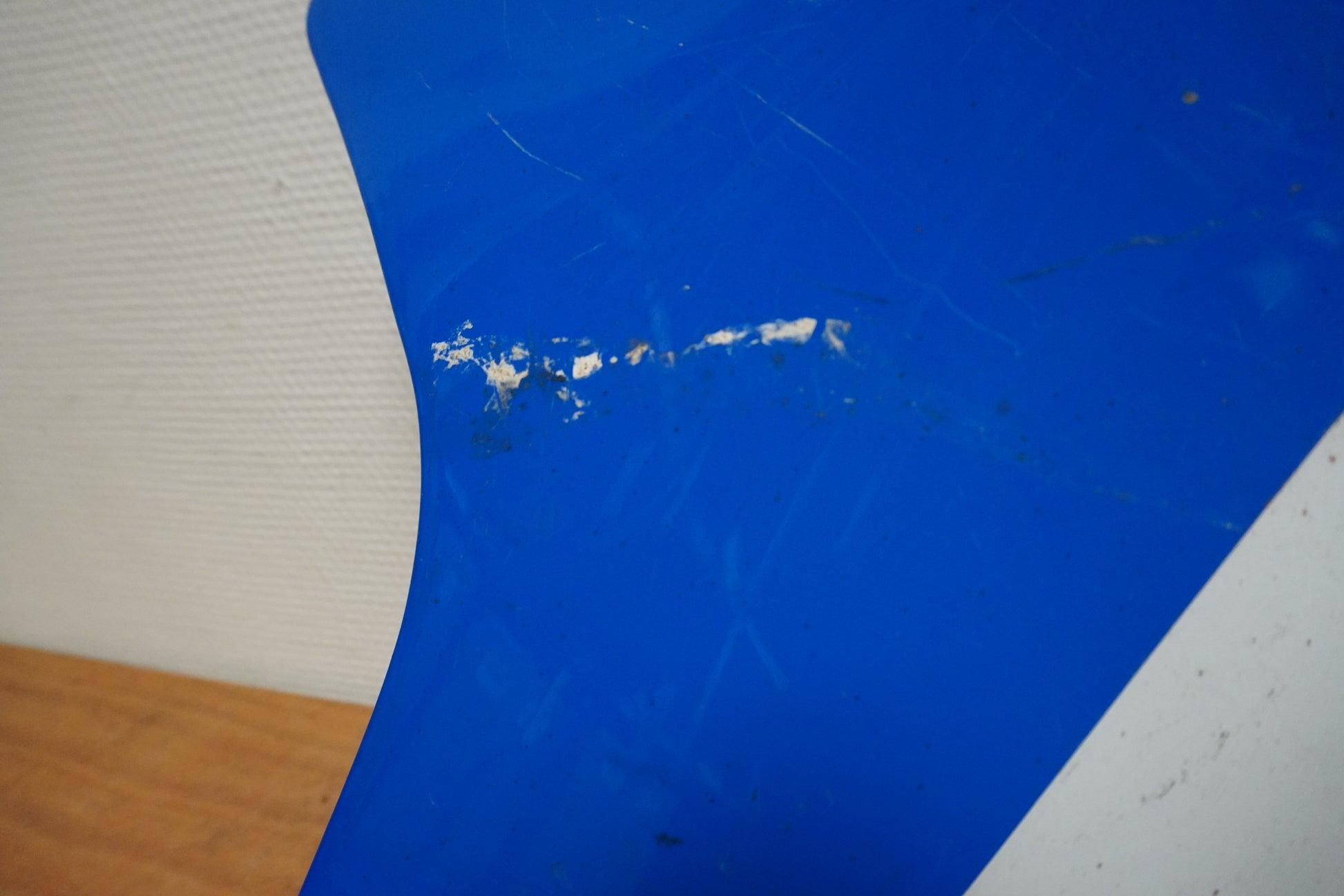 Höger sida på Magkåpa från en Suzuki GSX-R 750 -1988 motorcykel.