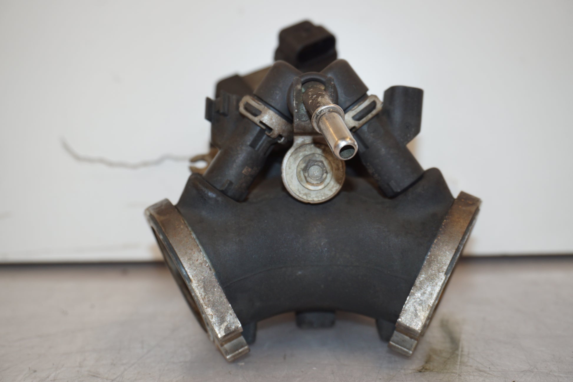 Baksidan på Spjällhus från en H-D Dyna Street Bob FXDB/I -2007 motorcykel.