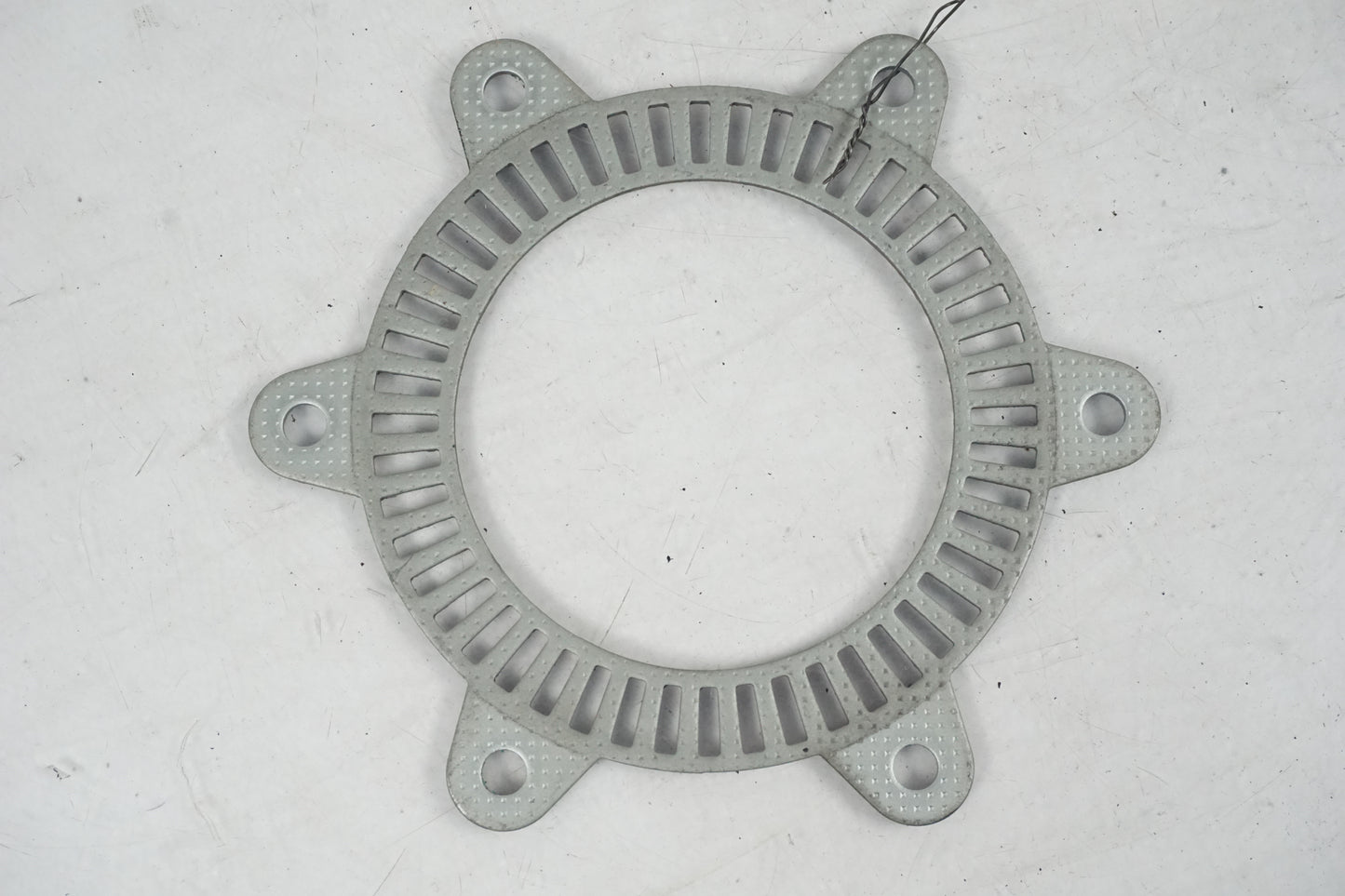 Framsidan på ABS krans från en BMW F 700 GS -2014 motorcykel.